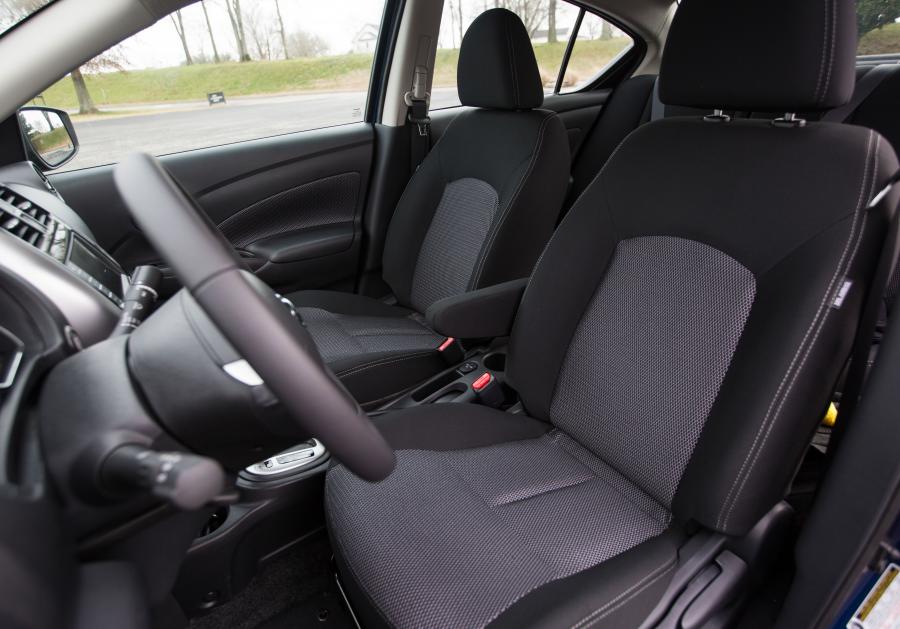 Интерьер Nissan Versa SV Special Edition (B17) 2016 года  (NA) (фото 5 из 11)